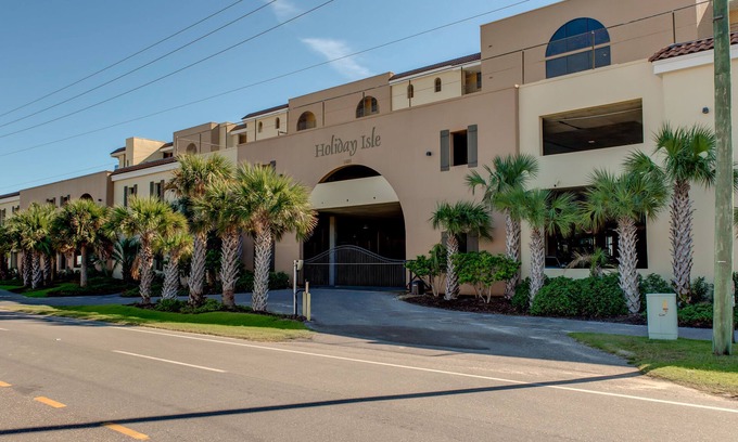 Dauphin Island Condo | Unit 221 | Snowbird Openings.
