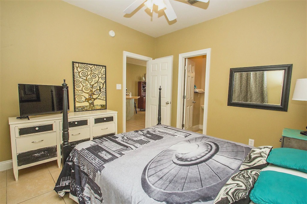 Morgantown House | 2nd tier w/ VIEWS & POOL Access! 4BR Sleeps 10