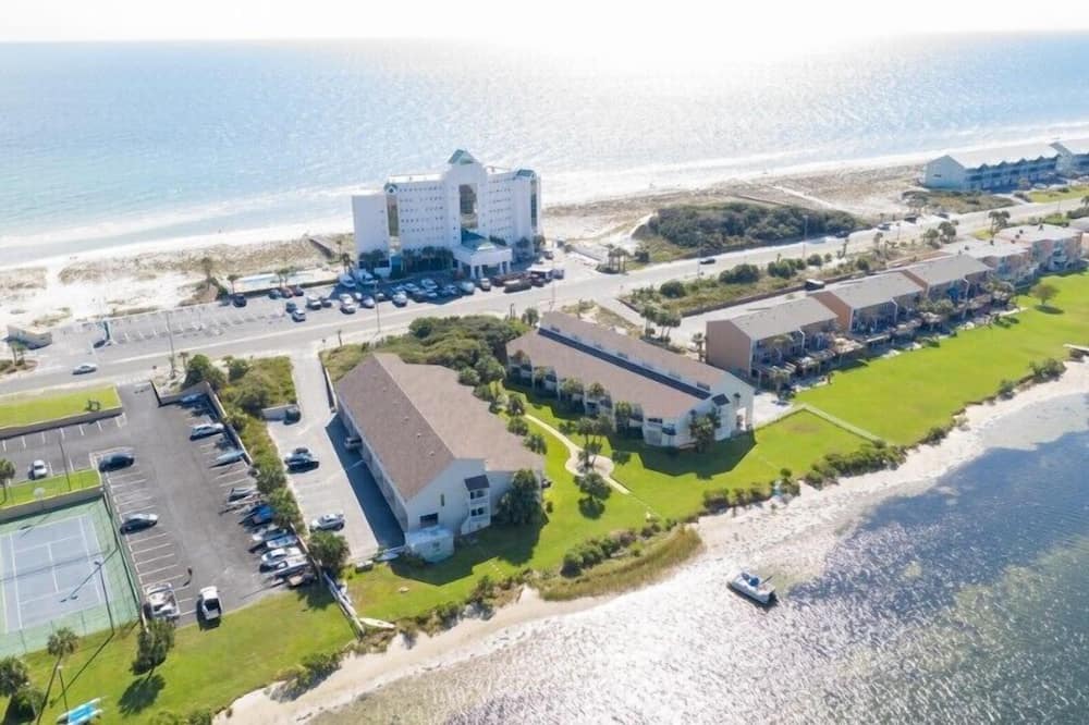 Villa Sabine House | Pensacola Beach and Pier | Waterfront, Free Trolly | My Beach Getaways SDE204