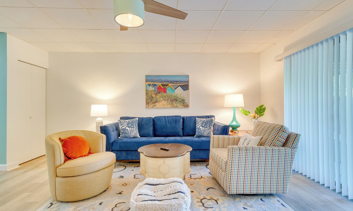 Pensacola Condo | Chic Gulf Breeze Escape w/Pool Access & Courtyard