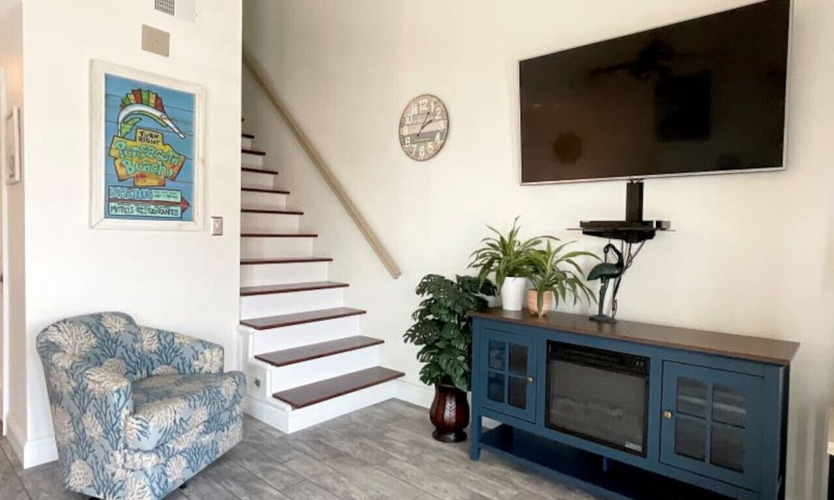 Villa Sabine Condo | Sand Dollar W204 Inexpensive Bayfront Escape! 2,3 & 4-Night Getaways