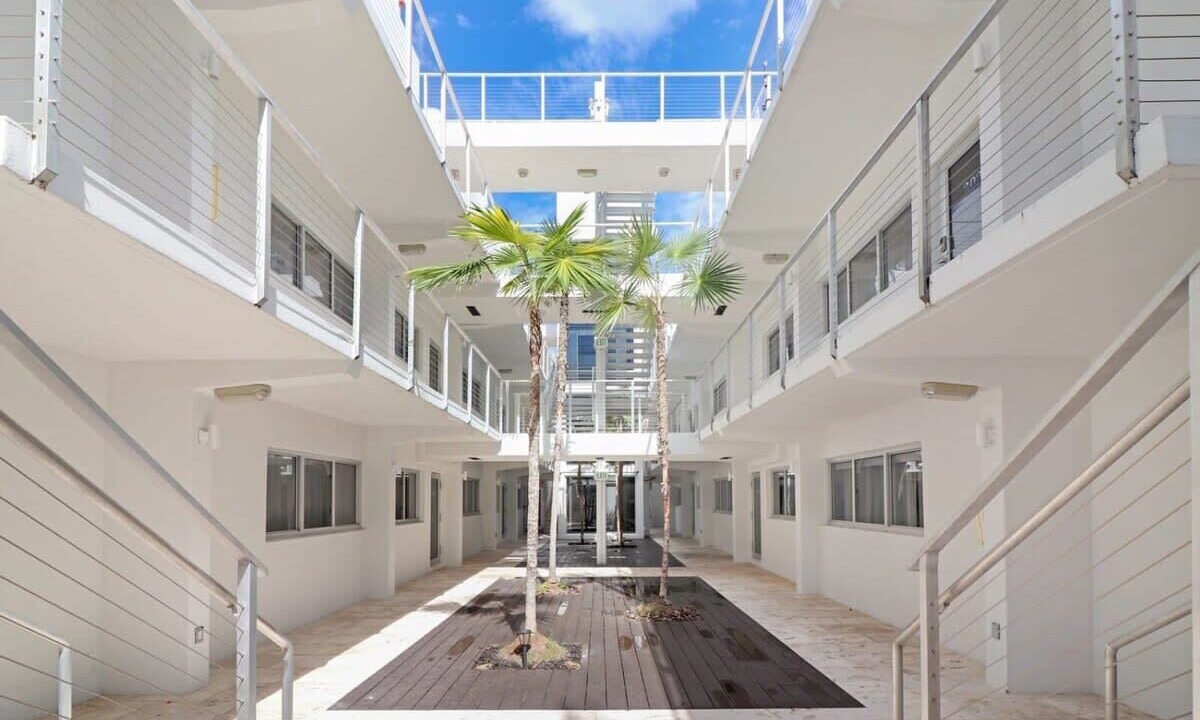 South Pointe House | Roami at 250 Collins | Pool | Next to Beach |1 Bed