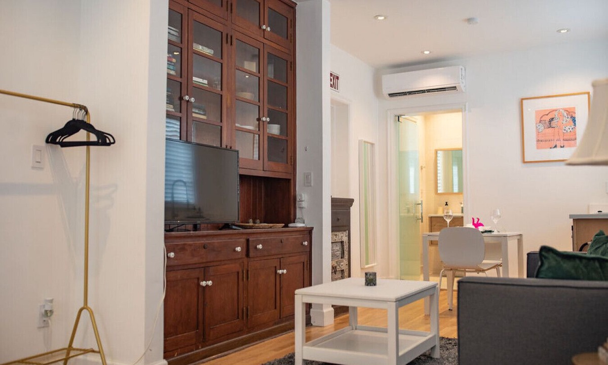 Douglas Apartment | Cozy Studio w/Tons of Natural Light