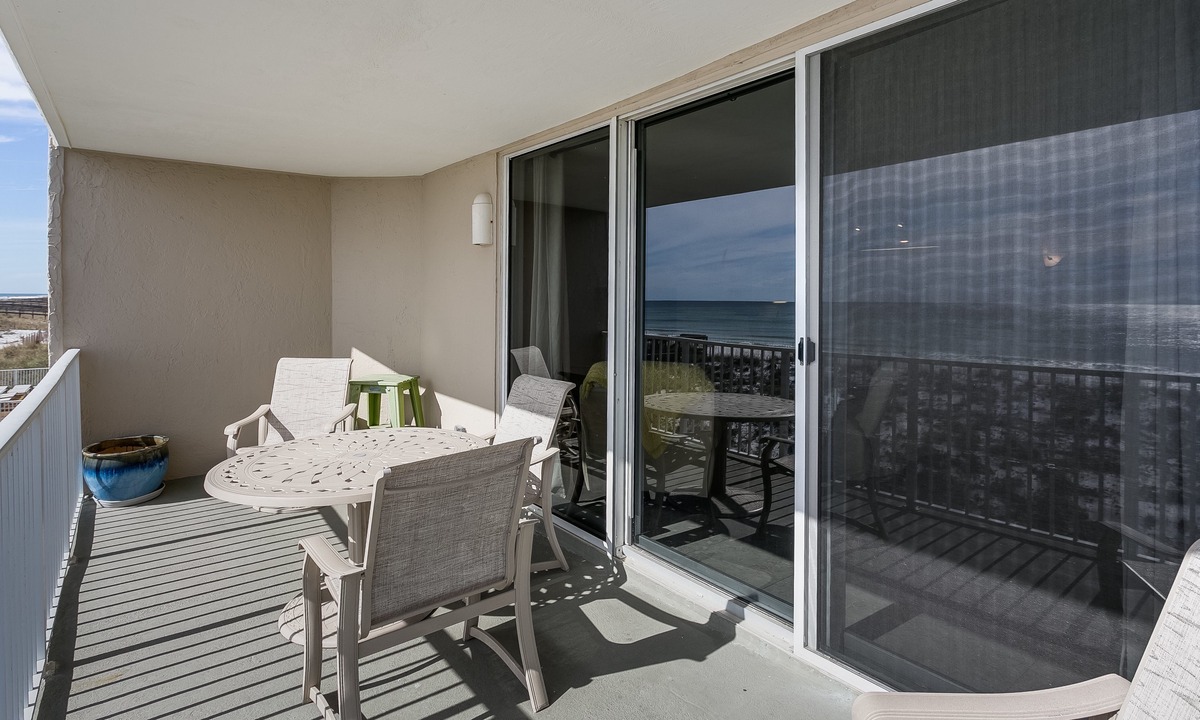Pensacola Beach Condo | Gulf-Front Retreat with Stunning Emerald Water and white Sand Views-SV421