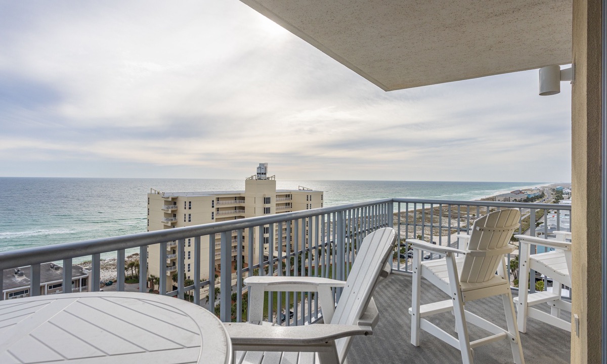 Pensacola Beach Condo | Spacious, open layout floor to ceiling with a wrap around balcony - ED1250