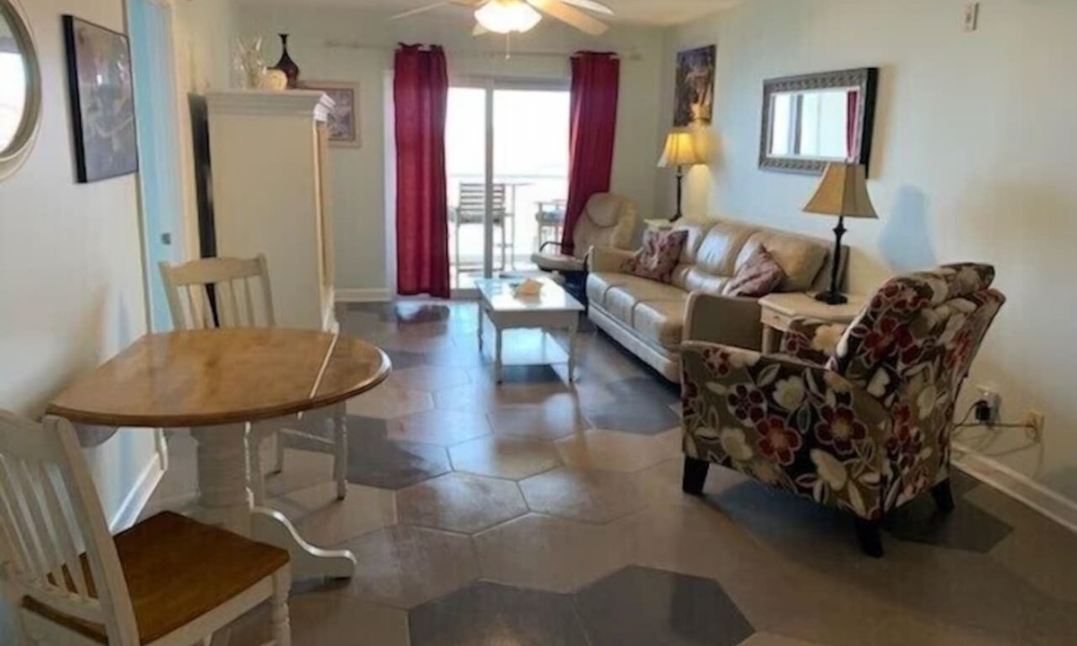 Pensacola Beach Condo | Cozy condo steps from the Gulf