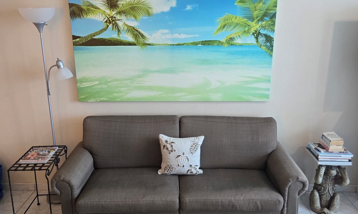 Mid Beach Apartment | AMAZING BCHFRNT UNIT WITH POOL,TIKKI BAR, FREE PARKNG, WI-Fi, GYM & TENNIS COURT