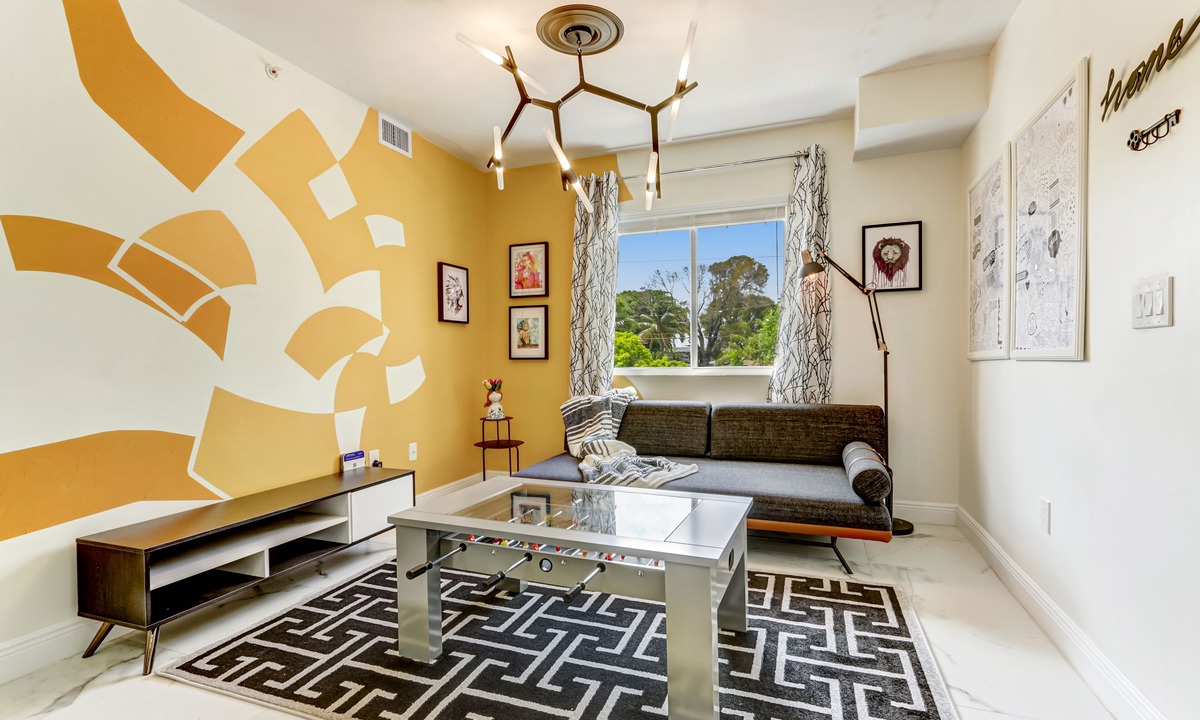 Wynwood Art District Apartment | ArTease 3: Walk to Wynwood & Design District