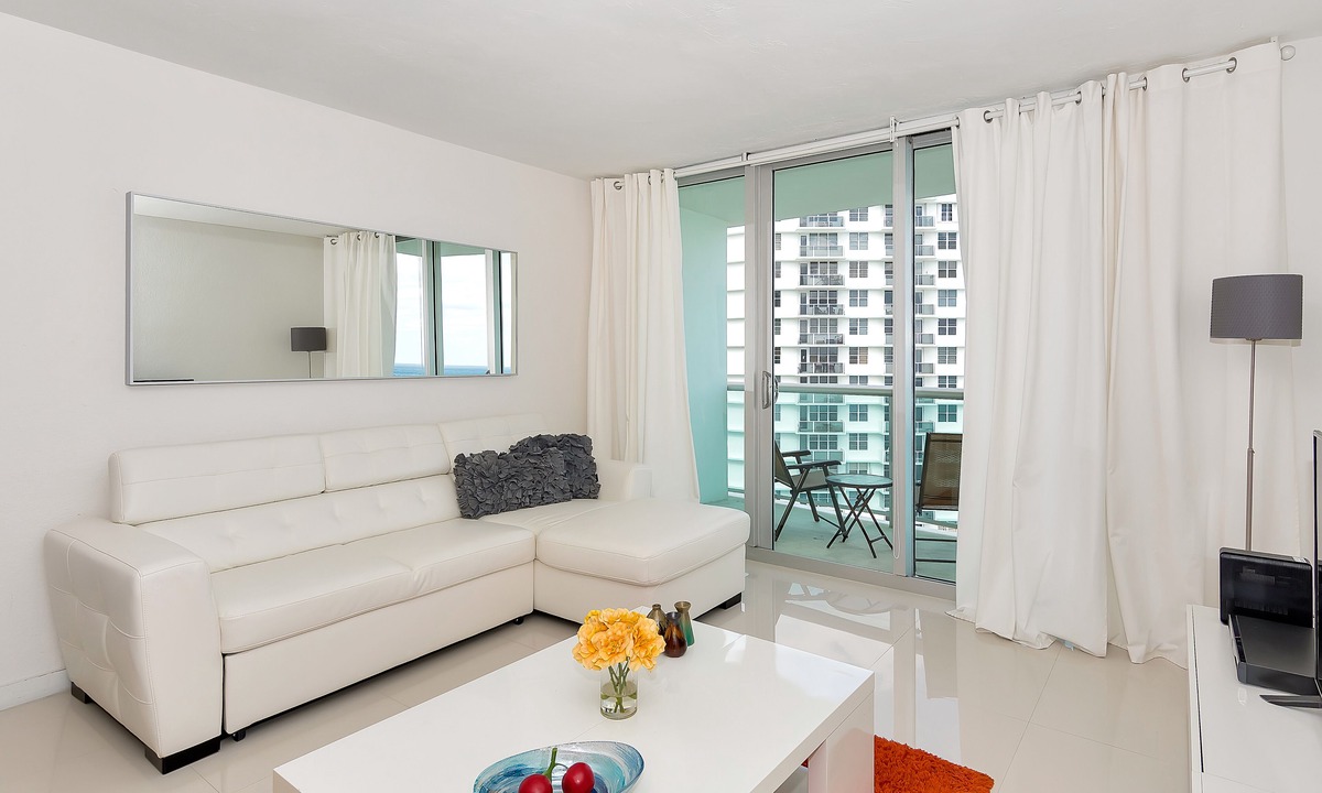 Hollywood South Central Beach Condo | Beautiful apartment with ocean view on Hollywood Beach