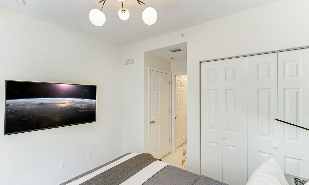 Wynwood Art District Apartment | ArTease 4: Walk to Wynwood & Design District