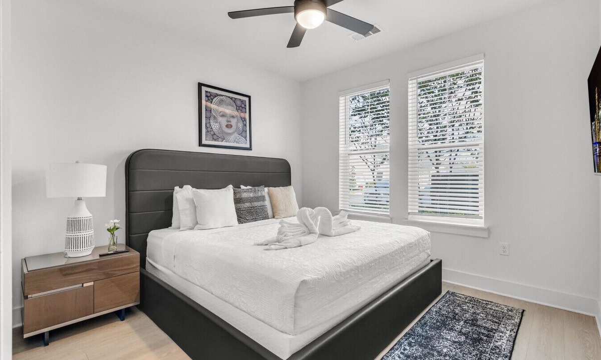 Ruskin Apartment | Peaceful 2BR by the Bay | Pool & Coastal Vibes
