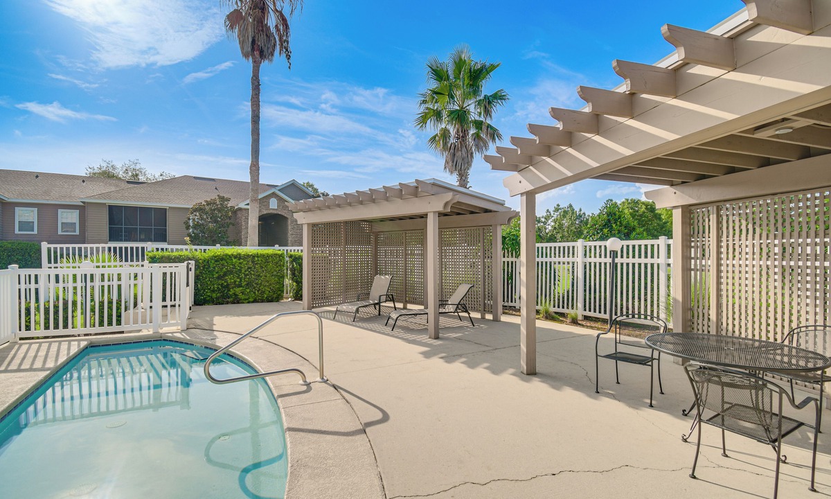 Foley Condo | 3 Mi to OWA: Modern Condo w/Resort Pool!
