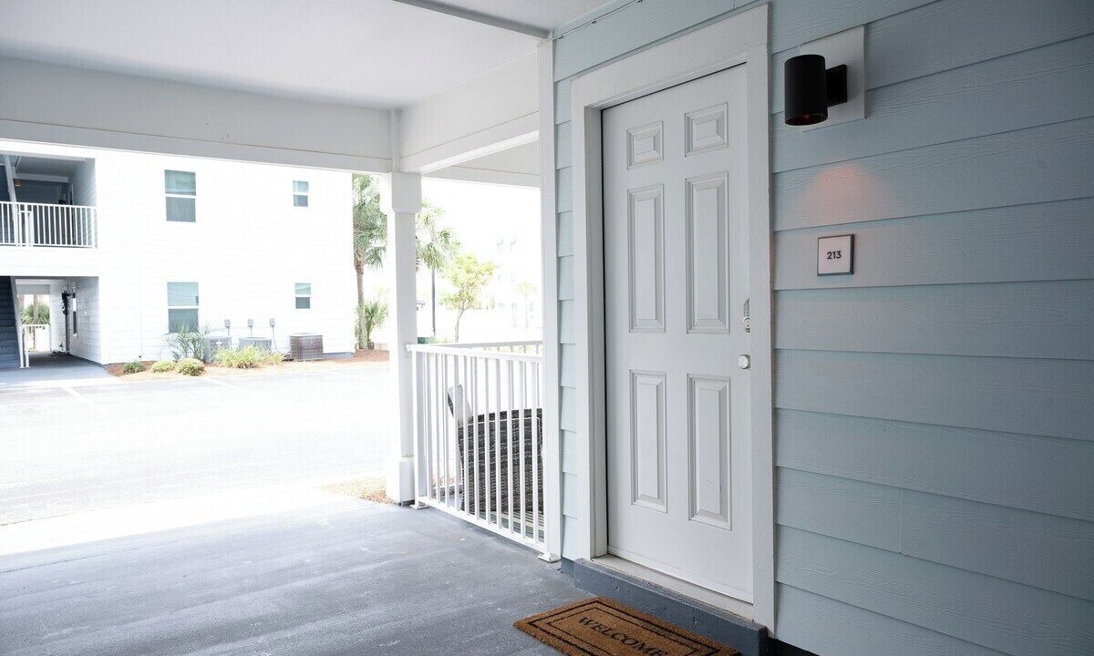 Seagrove Beach Apartment | Pool | Walk to Beach | Salt & Seagrove | Tennis | Seagrove