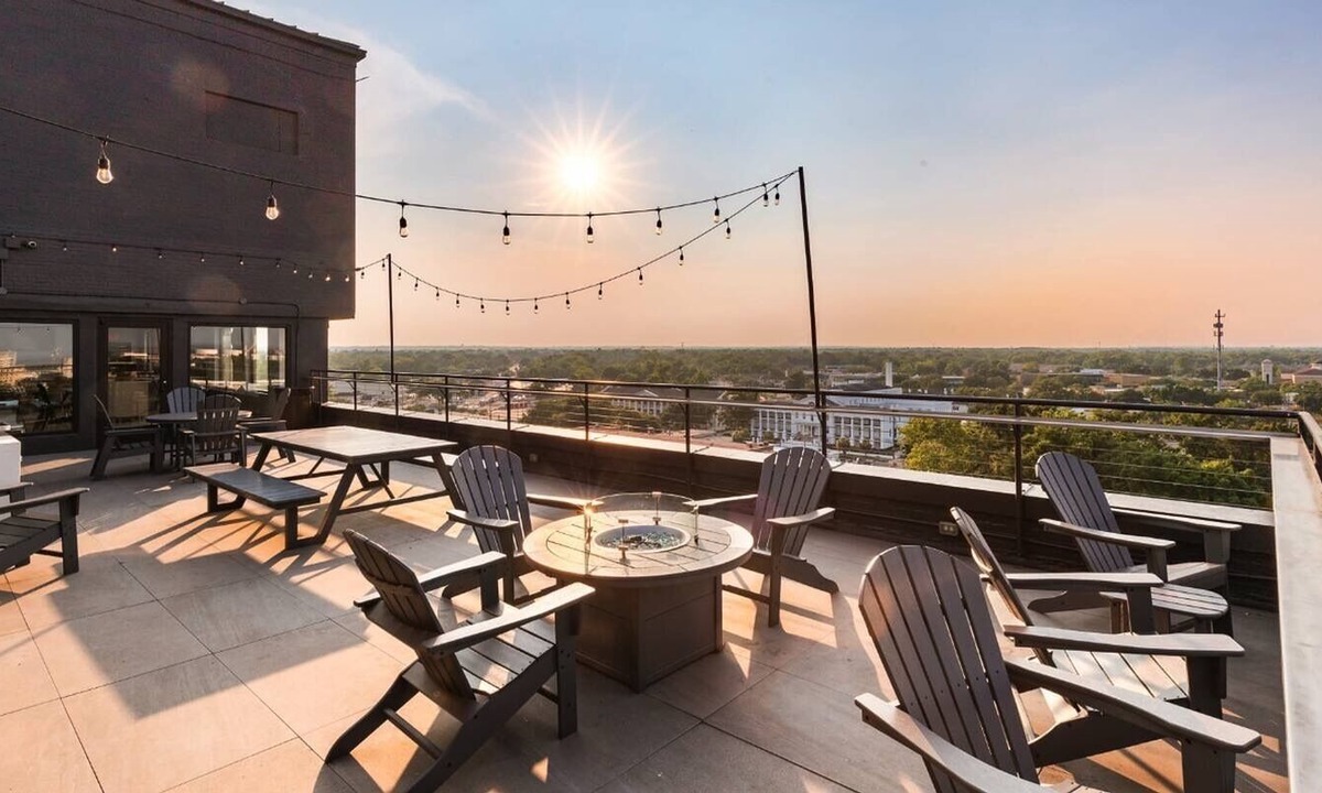 Central Business District Apartment | Come stay at our Horizon Hideaway. A modern downtown studio.