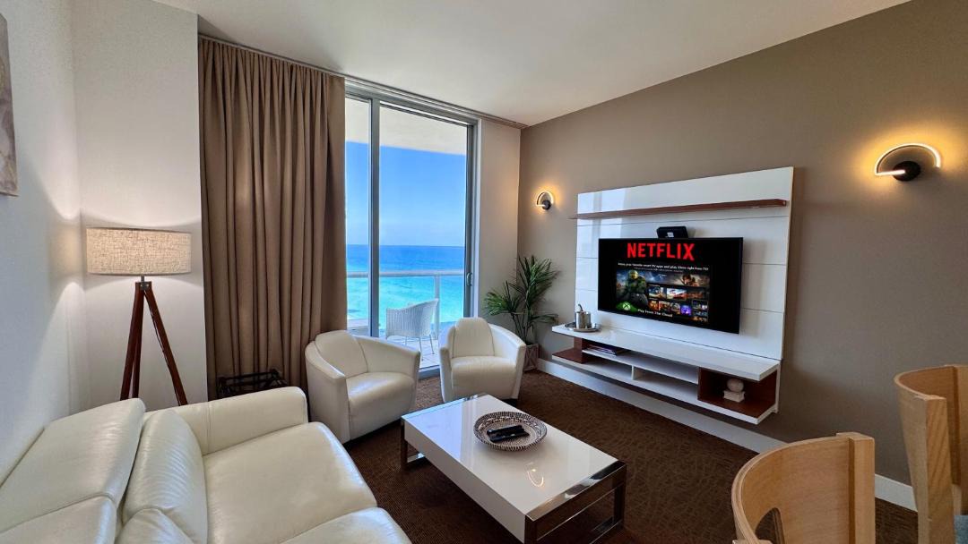 Sunny Isles Beach Apartment | Luxury Penthouse Oasis - Oceanfront Views & Resort Perks - 25 min to FIFA