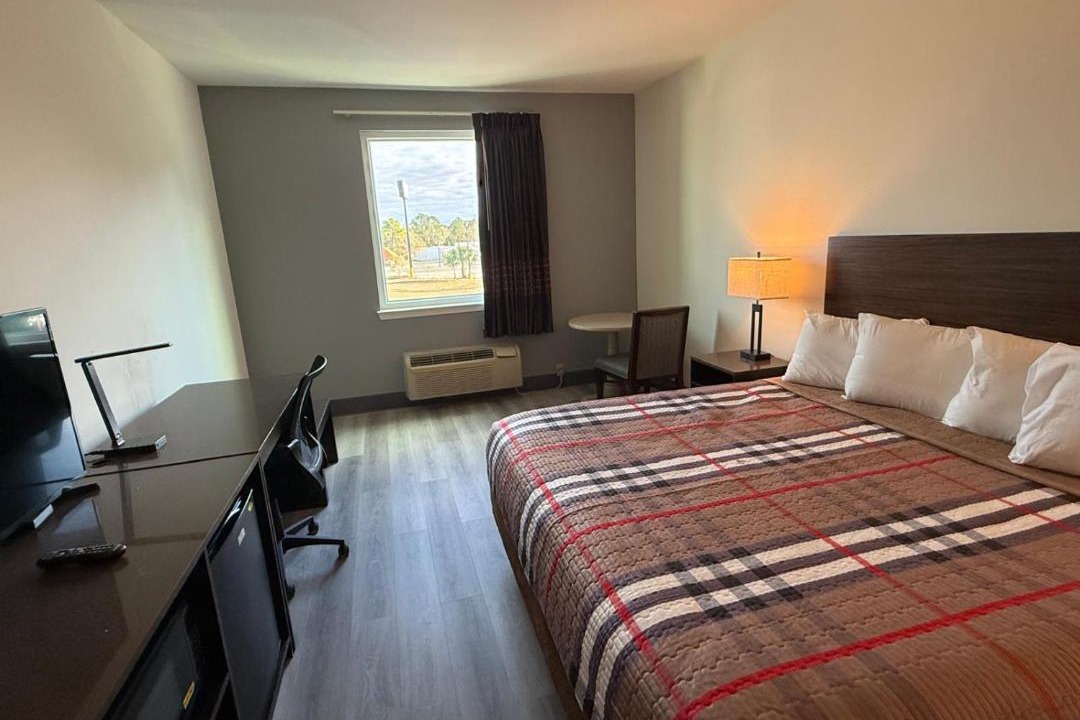 Milton Hotel | Regency Inn & Suites