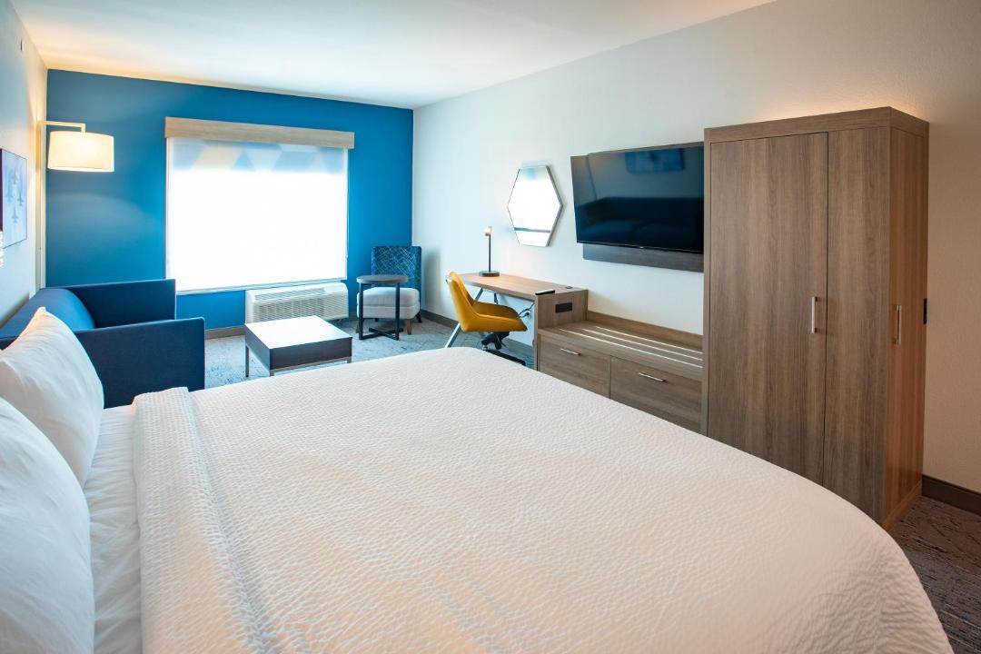 Ferry Pass Hotel | Holiday Inn Express & Suites Pensacola Airport North – I-10 by IHG