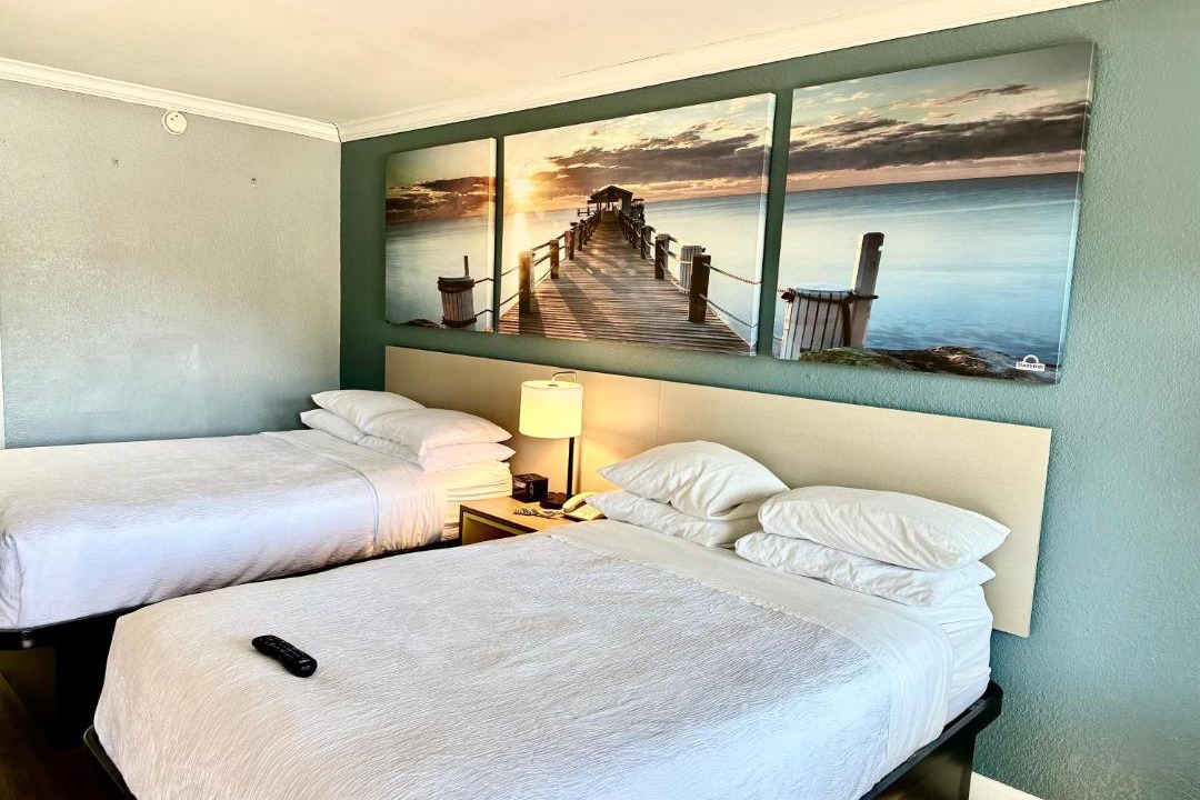 Downtown Hotel | Days Inn by Wyndham Pensacola - Historic Downtown