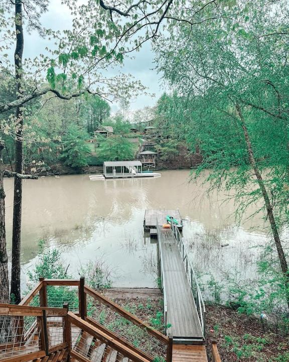 Crane Hill House | Pet Friendly! Lakefront - Crooked Creek Retreat