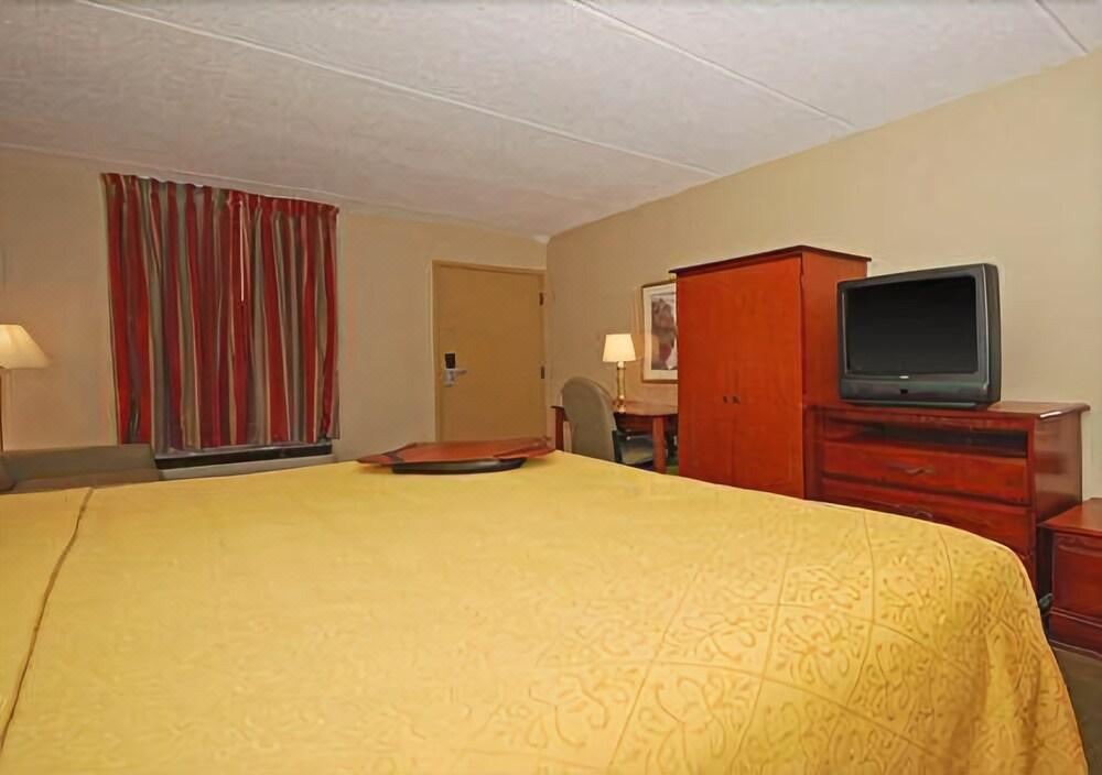 Photo of Bedroom in Irondale