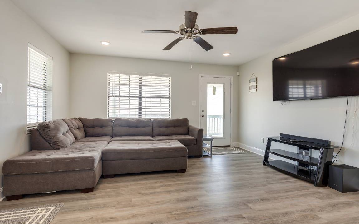Photo of Livingroom in Theodore