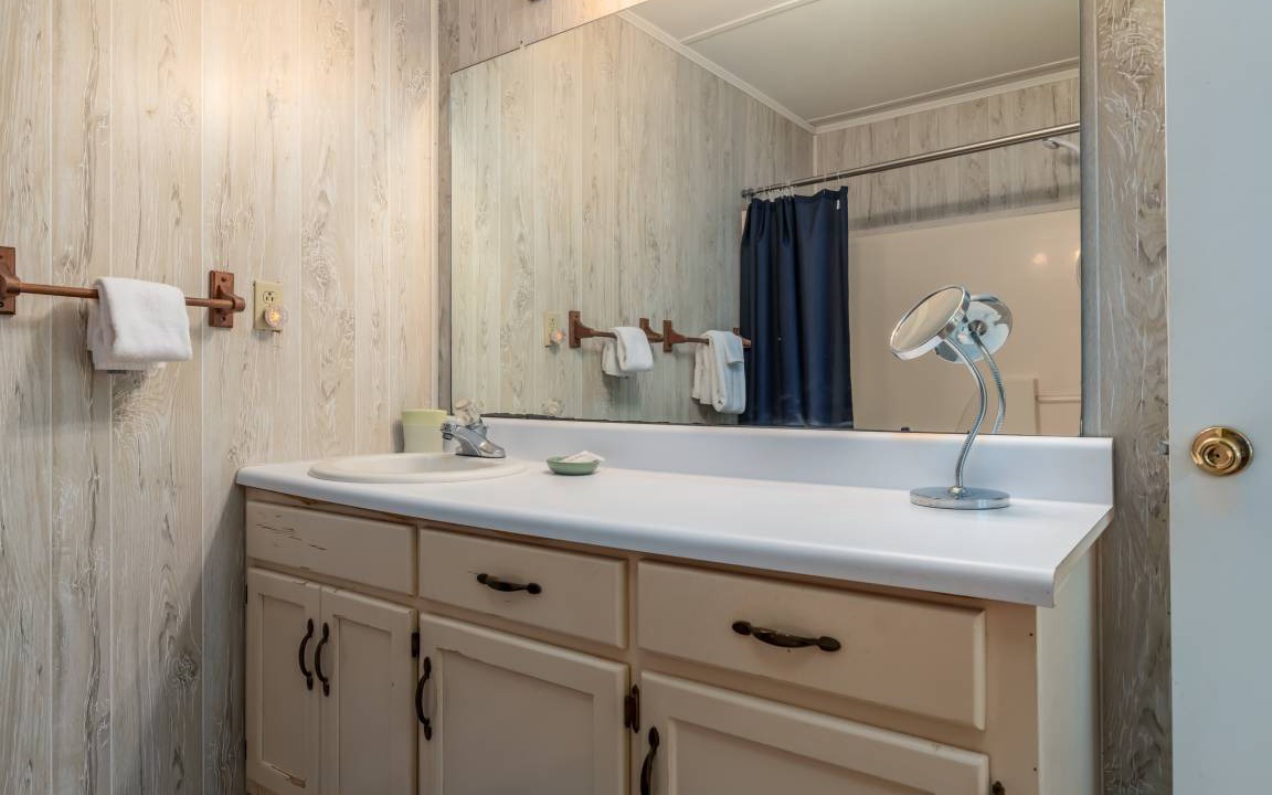Photo of Bathroom in Dauphin Island