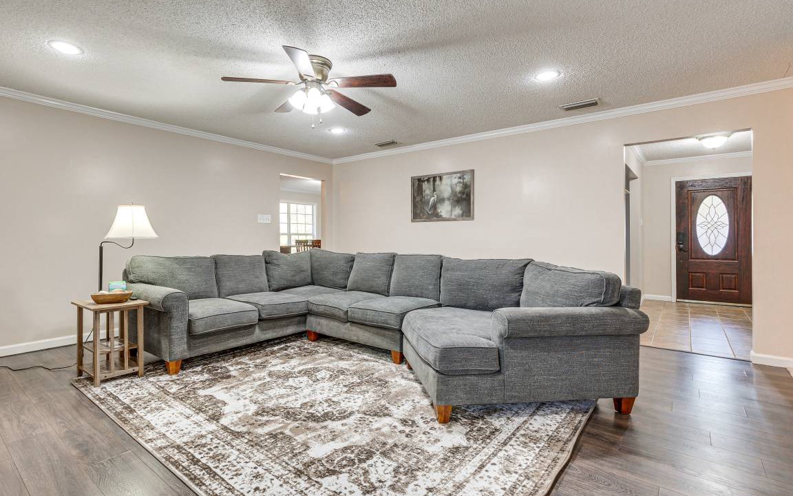 Photo of Livingroom in Theodore