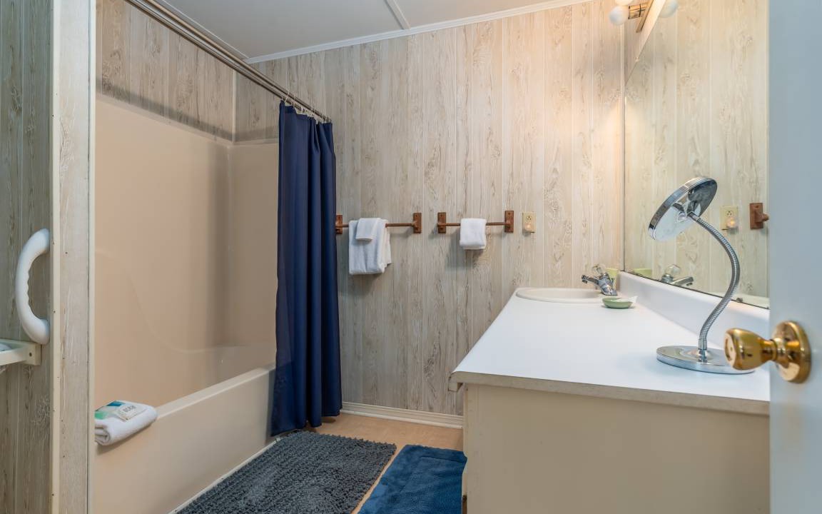 Photo of Bathroom in Dauphin Island
