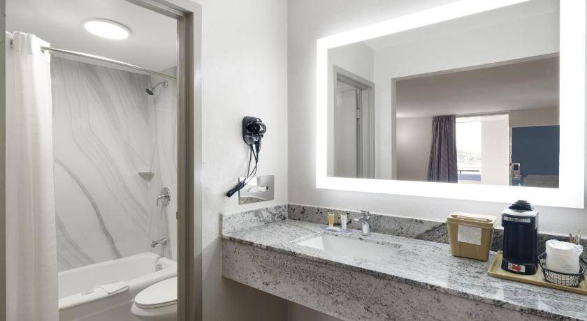 Photo of Bathroom in Gunter Afs