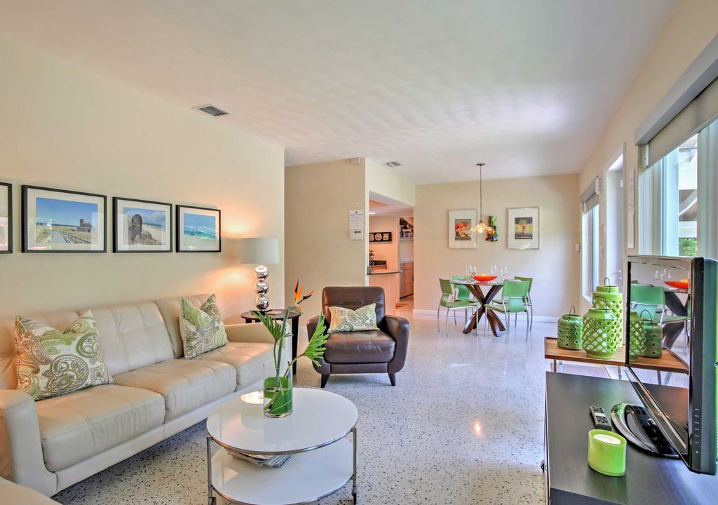 Photo of Livingroom in South Middle River