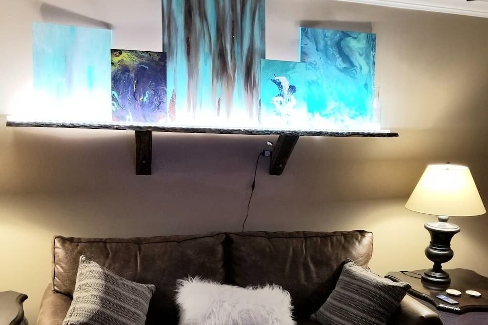 Photo of Livingroom in Hazel Green