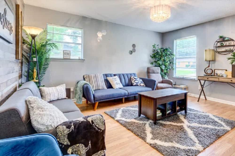 Photo of Livingroom in Theodore