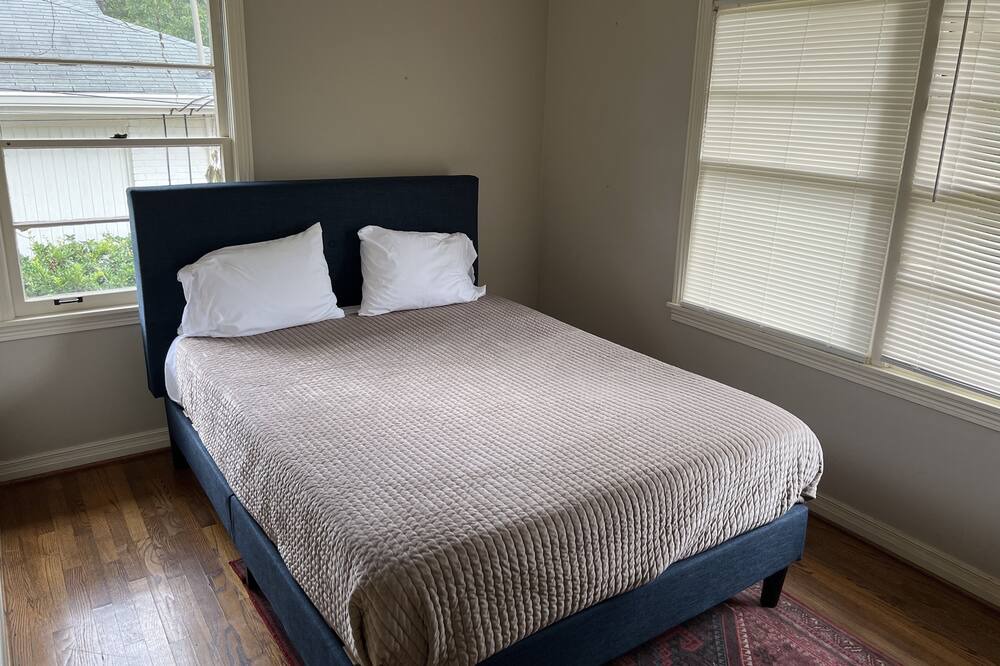 Photo of Bedroom in Crestline Heights
