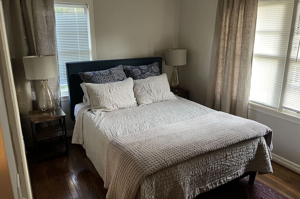 Photo of Bedroom in Crestline Heights