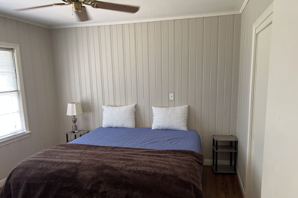Photo of Bedroom in Crestline Heights