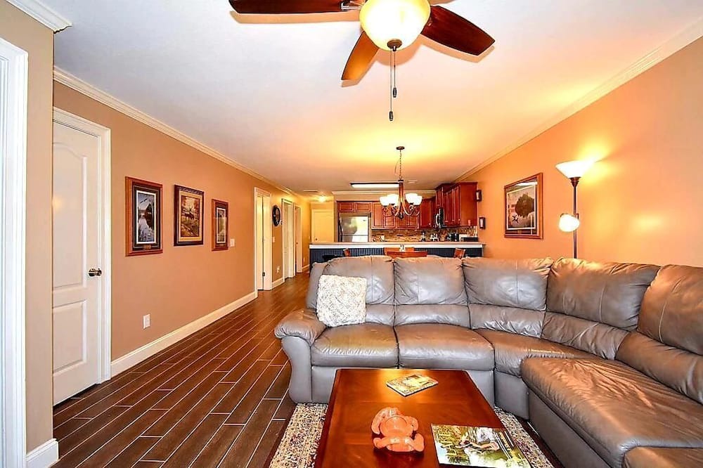 Photo of Livingroom in Alexander City