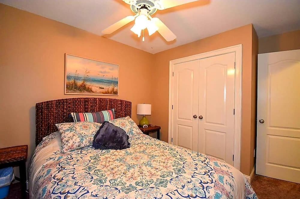 Photo of Bedroom in Alexander City