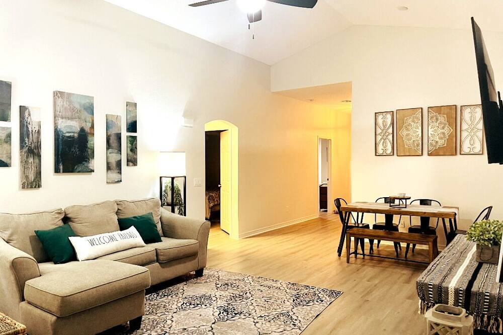 Photo of Livingroom in Bellview