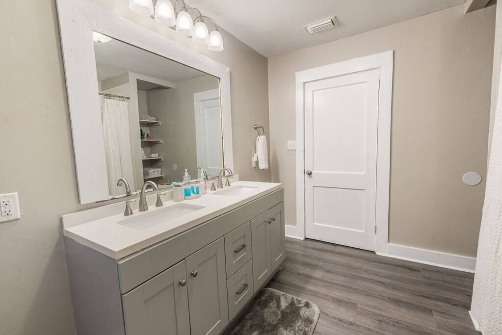Photo of Bathroom in Theodore