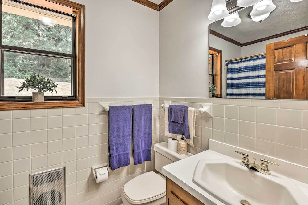 Photo of Bathroom in East Tallassee