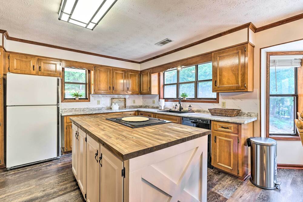 Photo of Kitchen in East Tallassee