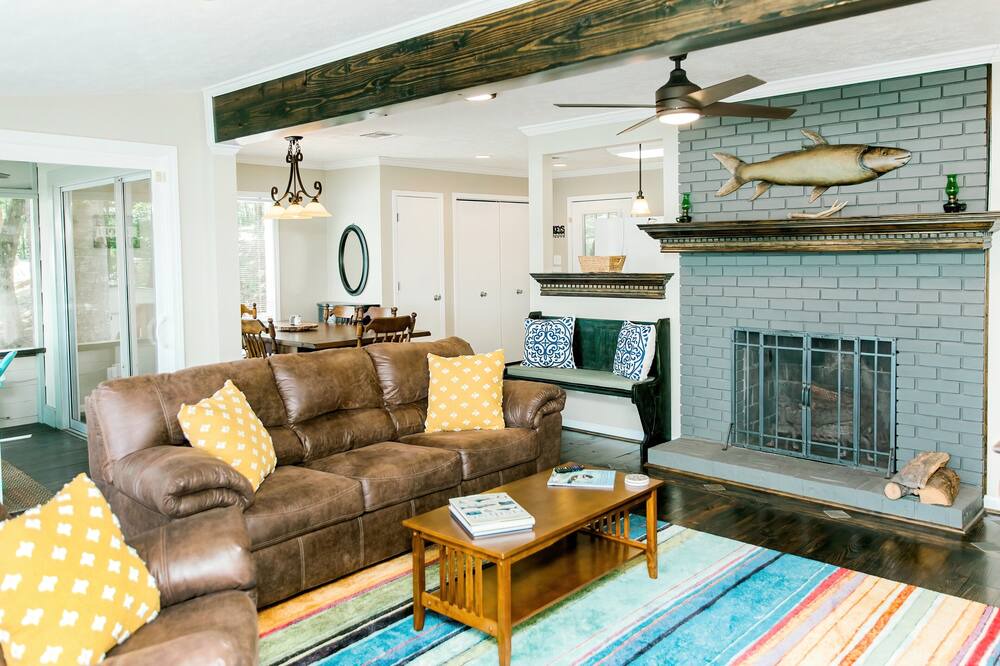 Photo of Livingroom in Coosa County