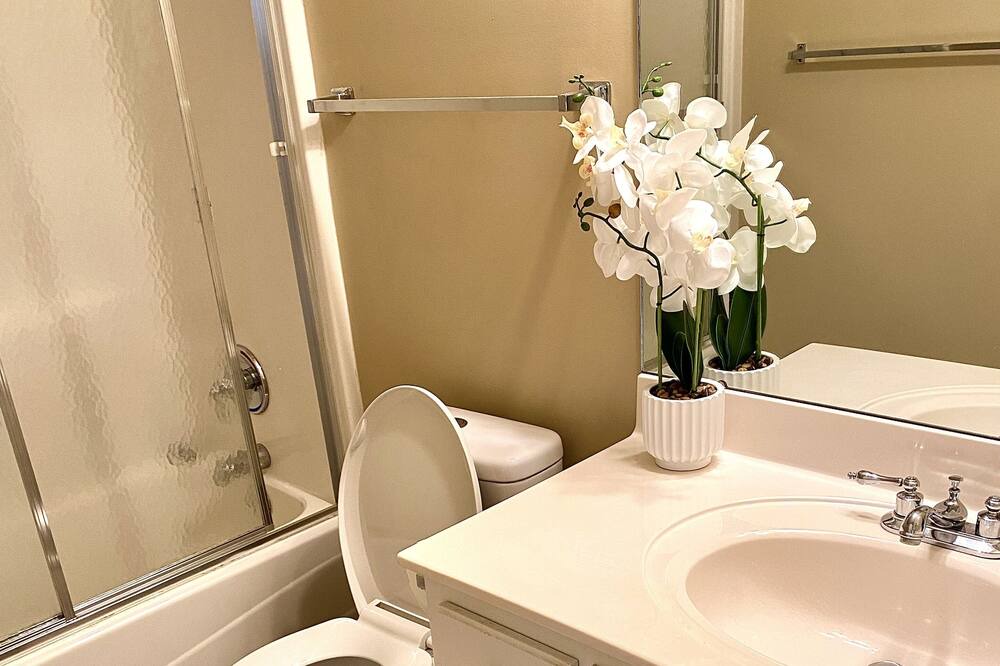Photo of Bathroom in Gunter Afs