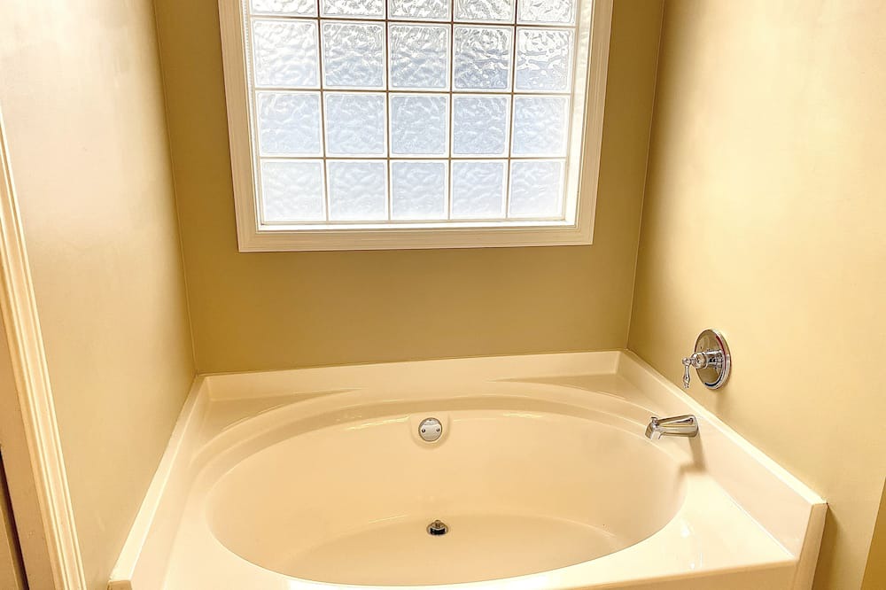 Photo of Bathroom in Gunter Afs