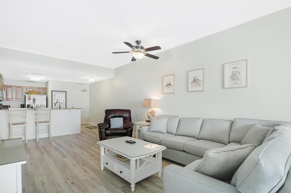 Photo of Livingroom in Fort Morgan Pines