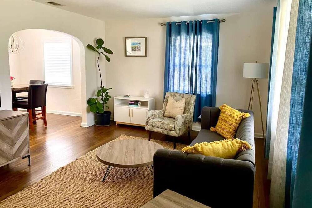 Photo of Livingroom in Southeast Pensacola