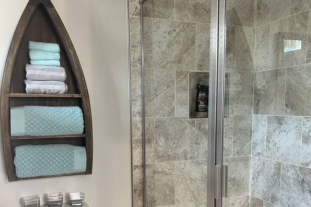 Photo of Bathroom in Titus