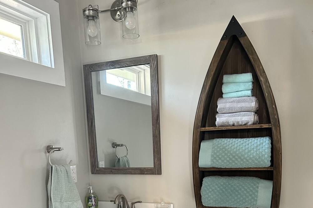 Photo of Bathroom in Titus