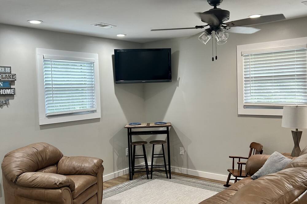 Photo of Livingroom in Titus