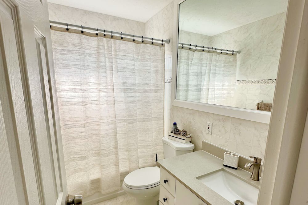 Photo of Bathroom in Sunset